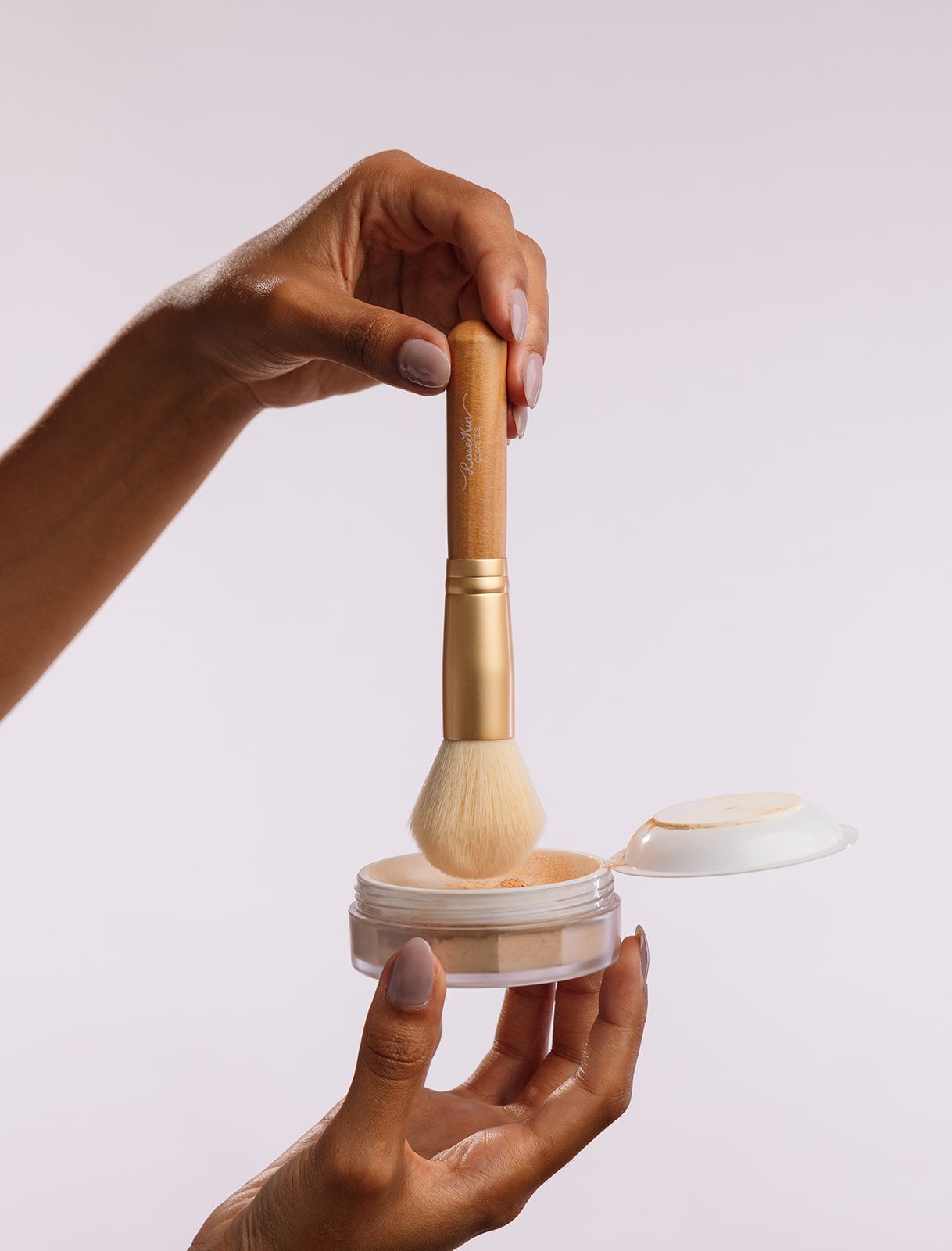 Polvos sueltos minerales de protección diaria Rosekin Cosmetics FPS 50+