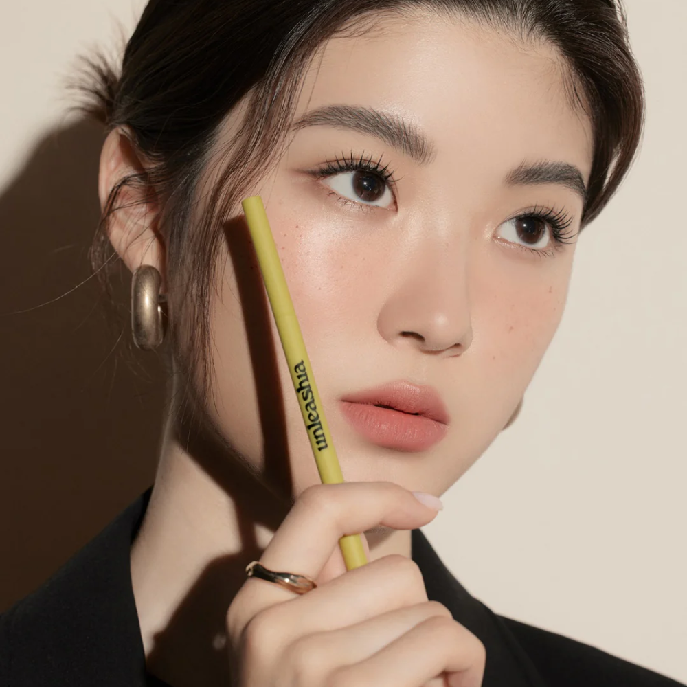 UNLEASHIA SHAPER DEFINING EYEBROW PENCIL